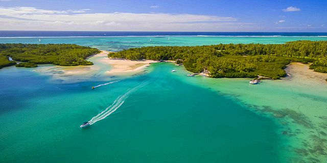 Private Catamaran Cruise to Ile Aux Cerfs with Optional Lunch (7)